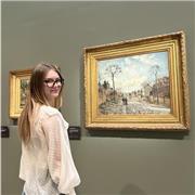 Professeure particulière donne des cours particuliers aux étudiants en anglais, notamment pour la préparation du bac